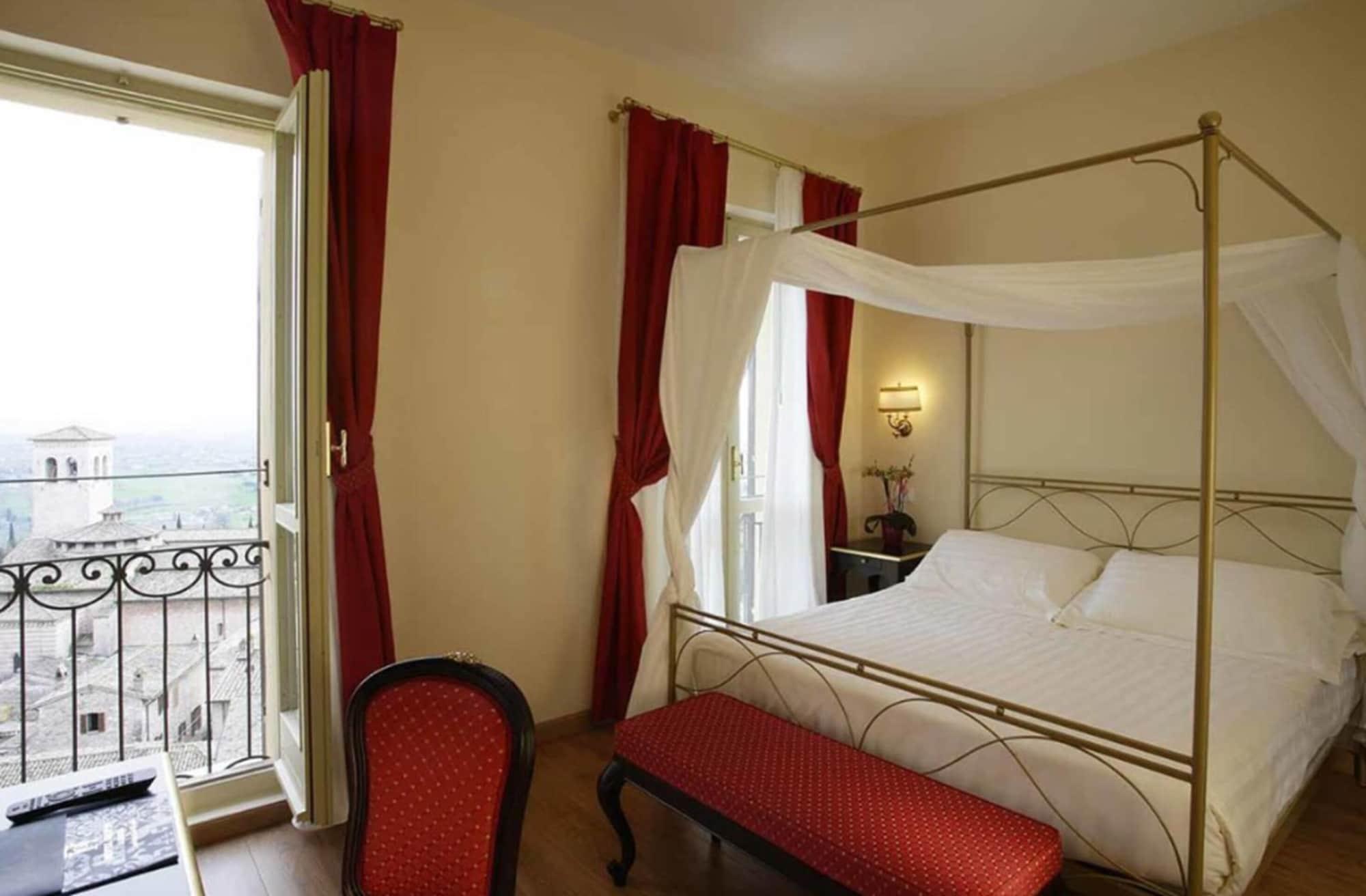 Giotto Hotel & Spa Ассізі Екстер'єр фото