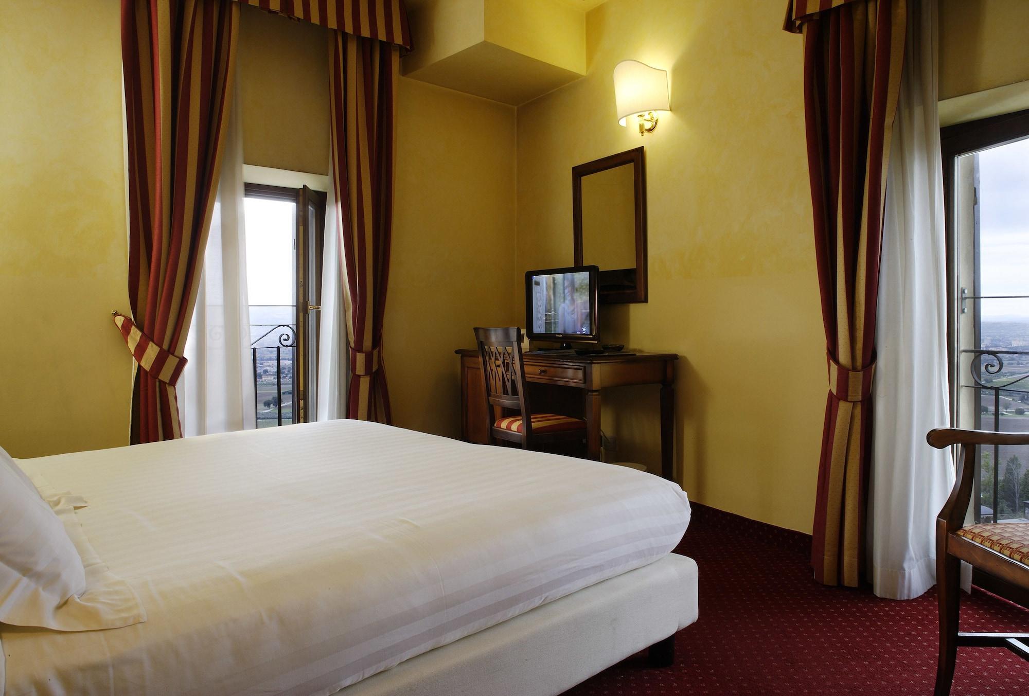 Giotto Hotel & Spa Ассізі Екстер'єр фото