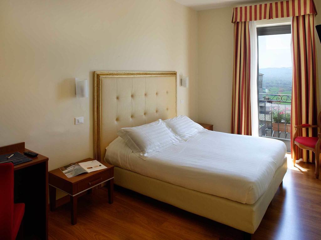 Giotto Hotel & Spa Ассізі Номер фото